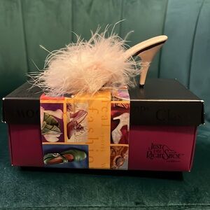 Just The Right Shoe Figurine Va Va Voom w/Box and Certificate of Authenticity